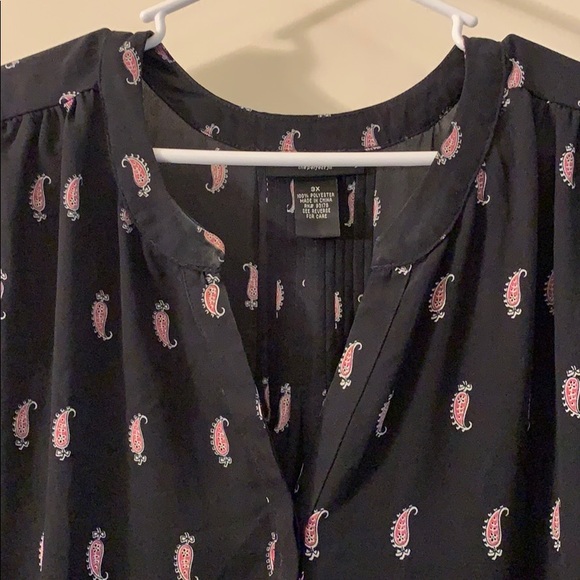 Sleeveless blouse w small print and pleat detail - Picture 3 of 6